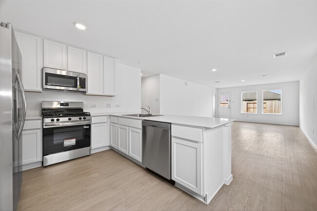 Building Photo - 3025 Fantasy Ter Dr