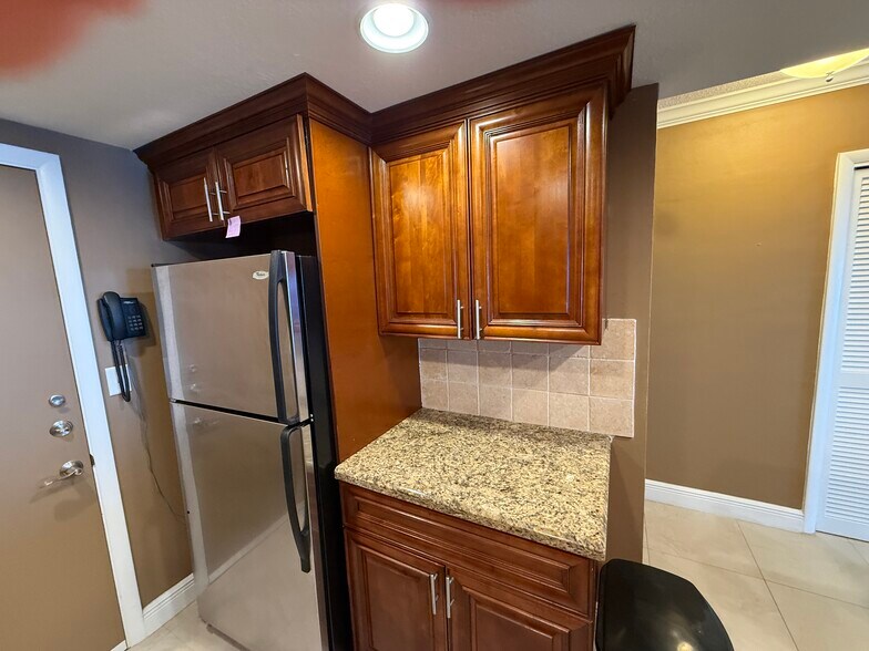 Building Photo - 6000 N Ocean Blvd