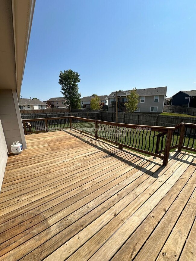 Building Photo - 748 Reflection Lake