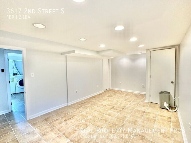 Building Photo - 3617 2nd St S
