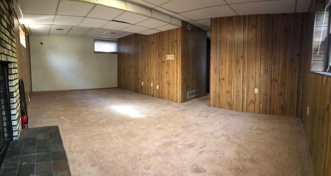 Building Photo - 4-Bed 2-Bath House in Cedar Falls