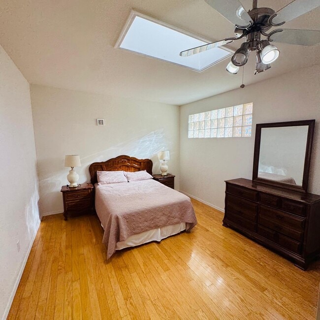 Building Photo - 325 W Santa Barbara