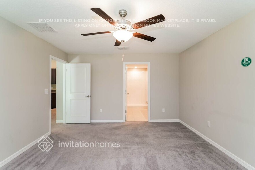 Building Photo - 8642 41st Ave E