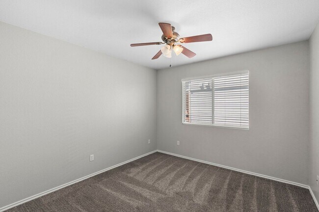 Building Photo - 164 Pearl Lake Dr