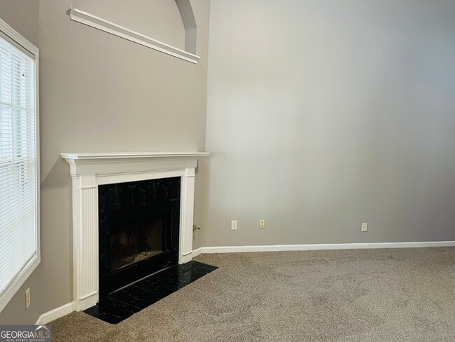 Building Photo - 2119 Manhattan Pkwy