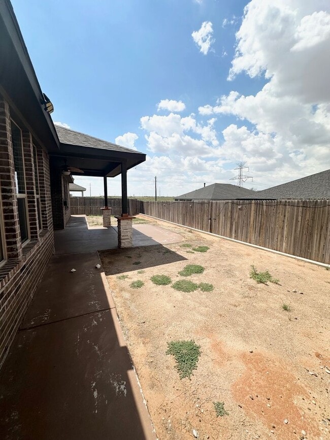 Building Photo - 4 Bed 2 Bath W/ BONUS ROOM Ready to Rent A...