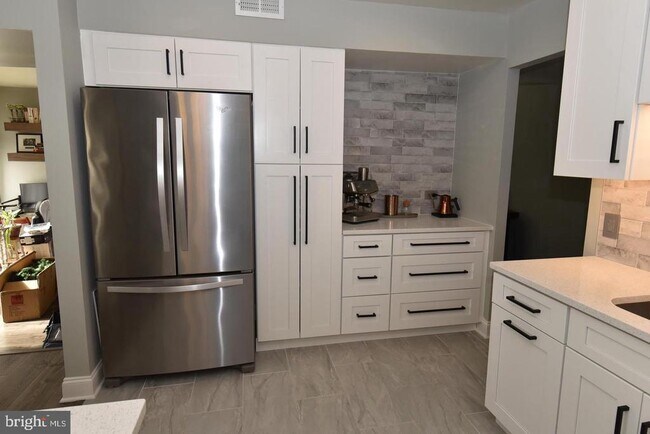 Building Photo - 1666 Parkcrest Cir