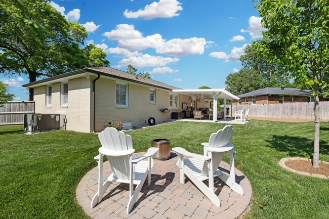 Building Photo - 700 Mohawk Dr