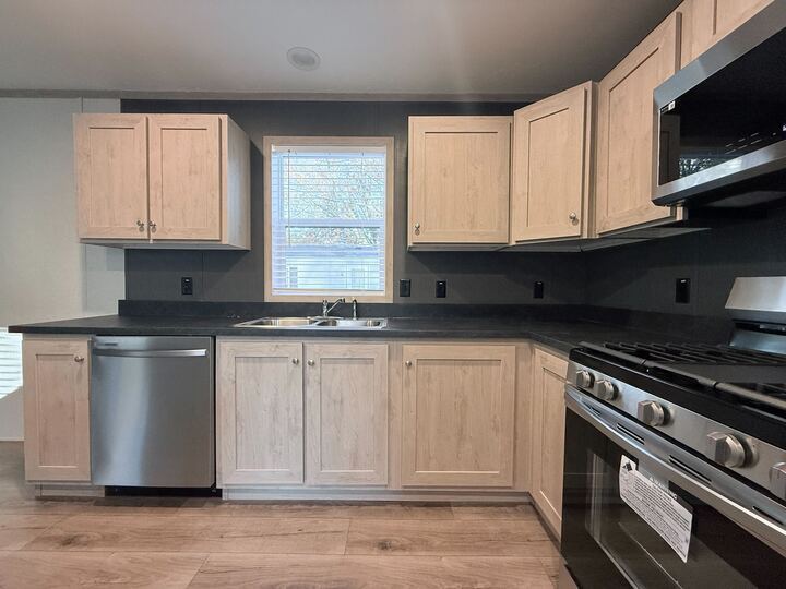 Building Photo - 29680 Jamestown Dr