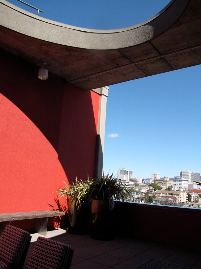 Building Photo - 311 Oak St