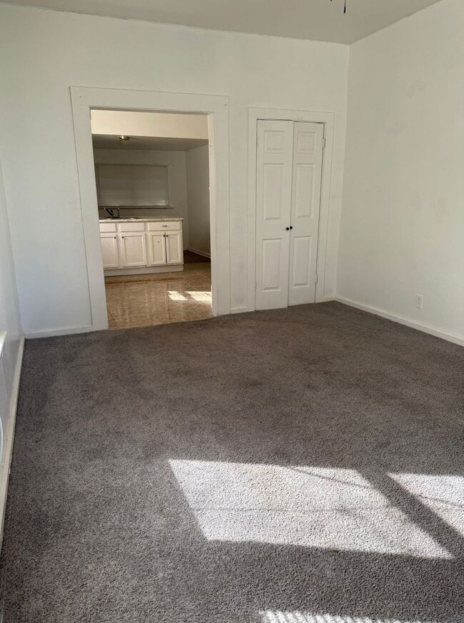 Building Photo - 1025 Lake Charles Ave