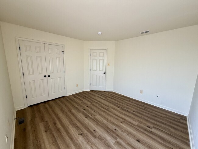 Building Photo - 197 Glenhurst Dr