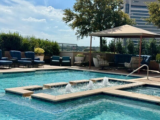 Building Photo - 330 E Las Colinas Blvd