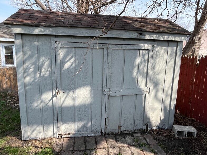 Building Photo - 393 W 20th St