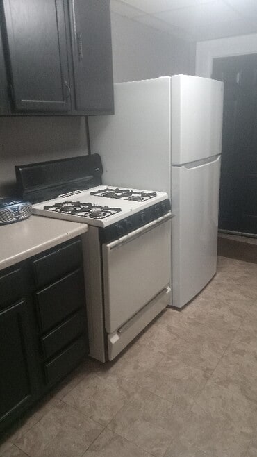 Building Photo - 418 W 8th St