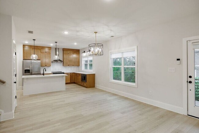 Building Photo - 125 Harper St