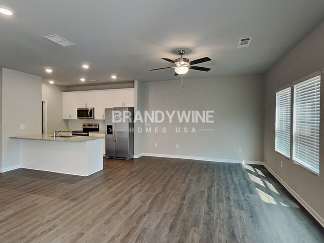 Building Photo - LUXURY COMMUITY! CRESTVIEW at Towne Lake!!...