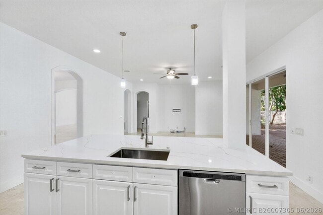 Building Photo - 2013 Harbor View Cir