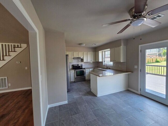 Building Photo - Large 4 Bedroom House in North Nashville - Attached Garage