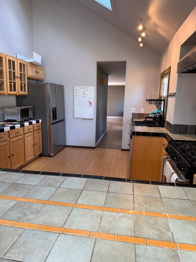 Building Photo - Unique, spacious 4-bdrm/3-bath Craftsman w...