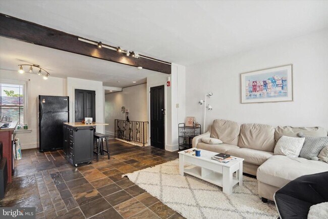 Building Photo - 3215 Hamilton St