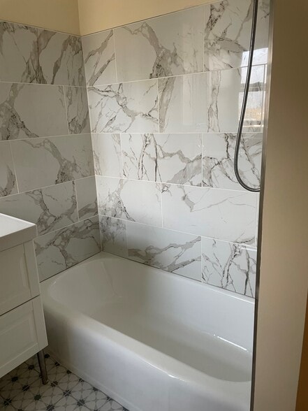 Bathroom - 175 N Lansdowne Ave