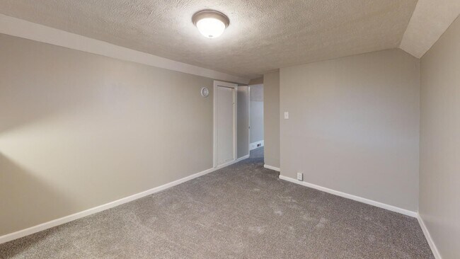 Building Photo - 3218-22 Walton