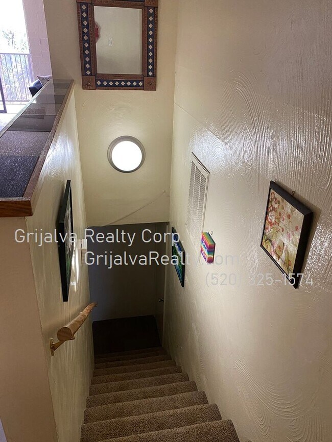 Building Photo - AVAILABLE JUNE - Furnished 2 Bedroom Condo with Community Pool Close to the UofA! (Speedway/Euclid)