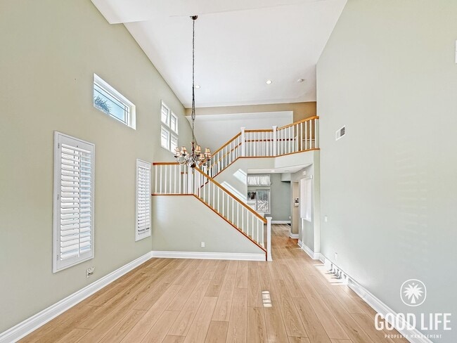 Building Photo - Beautiful 3-Bed Home w/ Vaulted Ceilings, Stainless Appliances, Private Backyard & 2-Car Garage