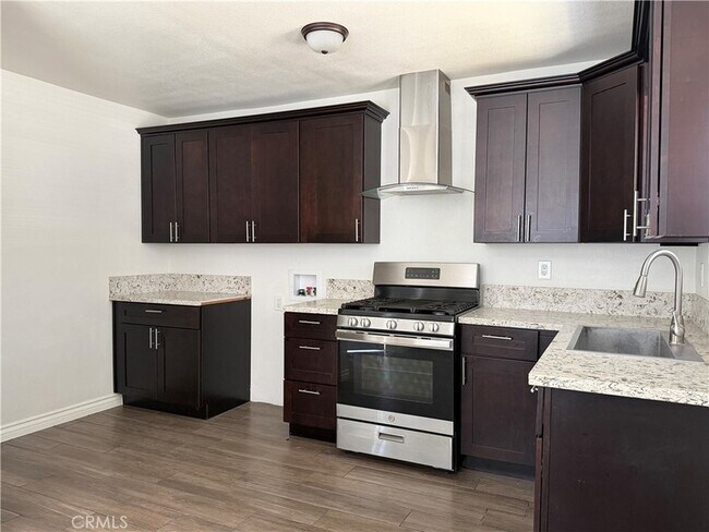 Building Photo - 313 W 44th St