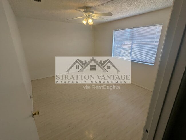 Building Photo - 545 W 16th Ave