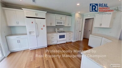 Building Photo - 4 BD/2.5 BA off Middle Sound Loop w/ Large...