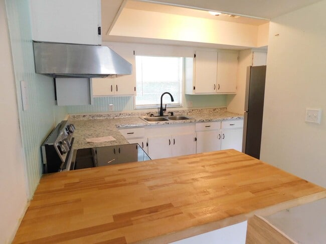 Building Photo - 203 S Pasco Ave