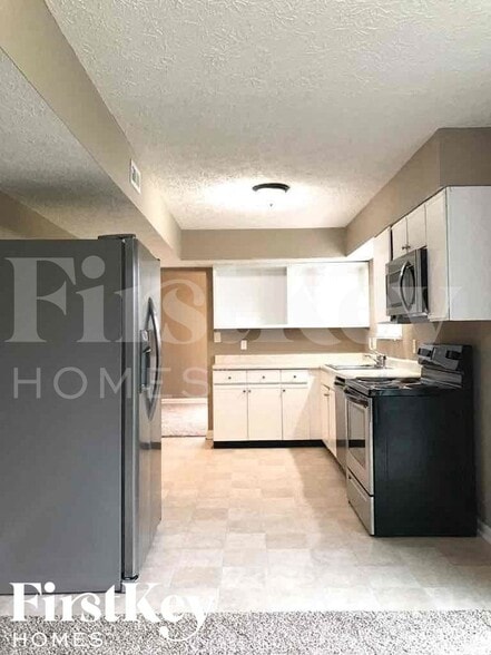 Building Photo - 5683 Colonist Cir