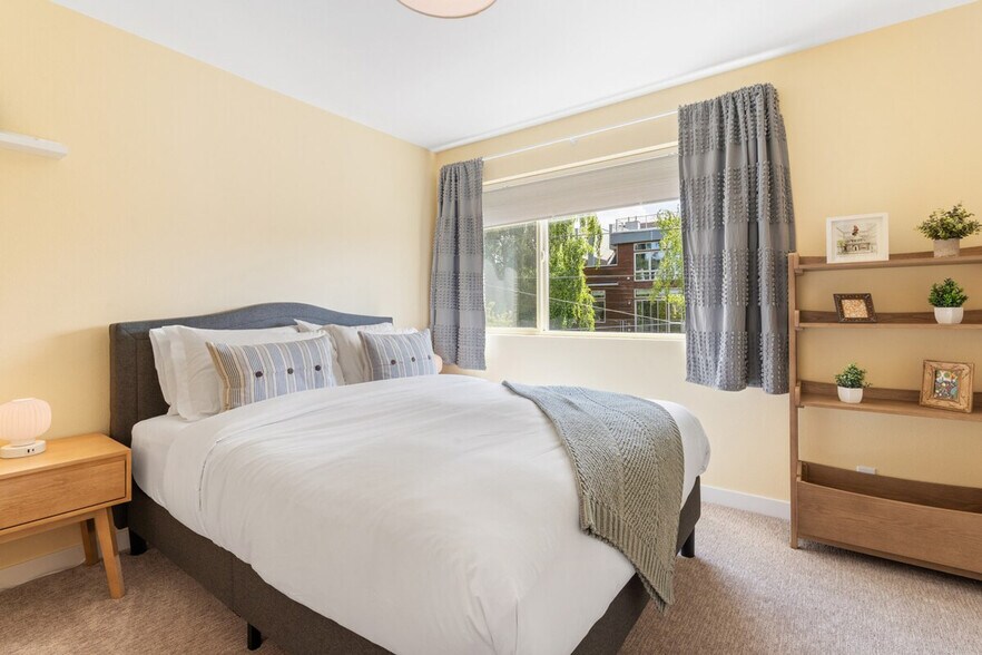 Building Photo - 6501 23rd Ave NW