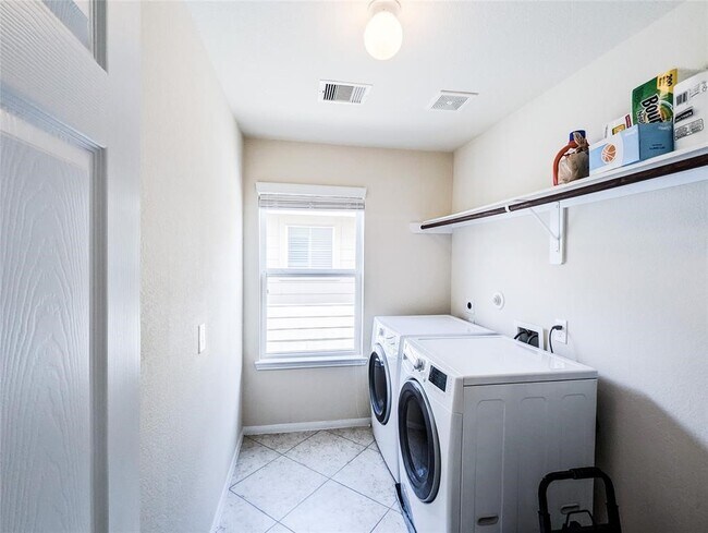 Building Photo - 7206 Sunburst Meadow Dr