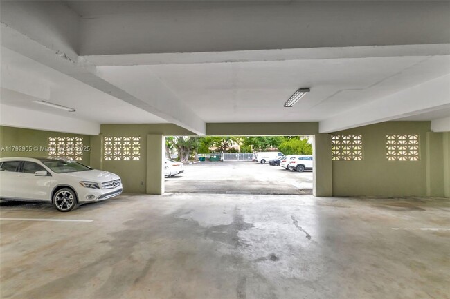 Building Photo - 45 Antilla Ave