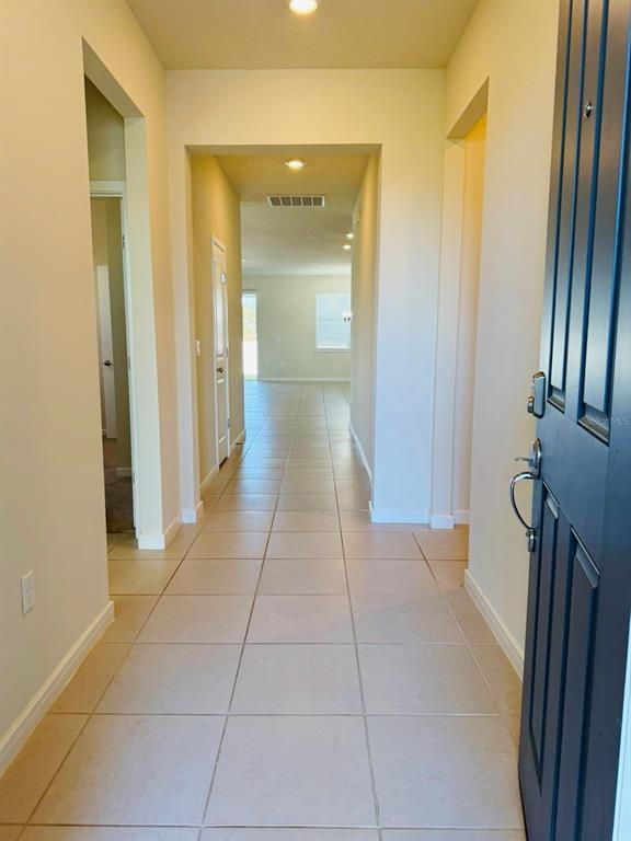 Building Photo - 13049 Skyway Ln