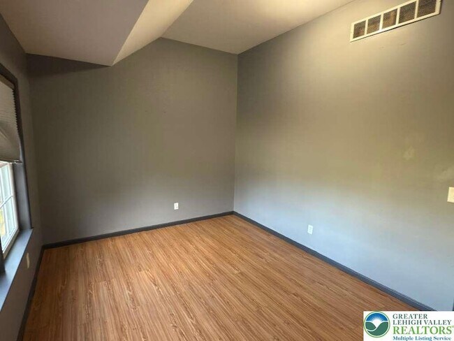 Building Photo - 226 Sonny Dr