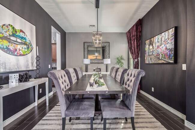 Building Photo - LUXURIOUS Executive Style home in the high...