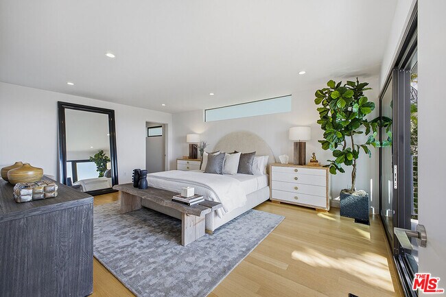 Building Photo - 6390 Quebec Dr