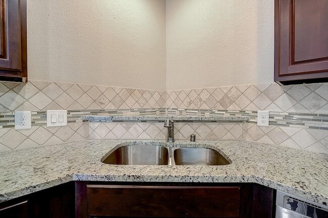 Building Photo - 2518 Adam Ln