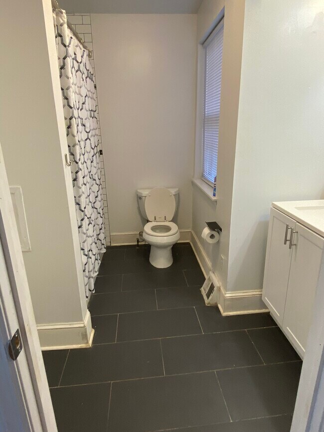 1st Fl bathrm - 603 N 32nd St