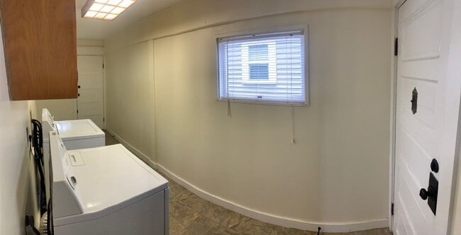 Building Photo - Two Bedroom Victorian Home For Rent in the Brooklyn Neighborhood!