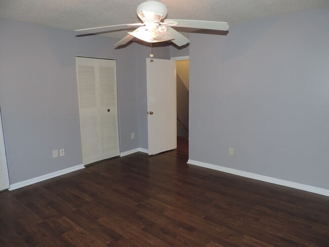 Building Photo - 8807_HUNTER_RIDGE
