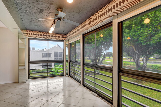 Building Photo - 5519 Fairway Park Dr