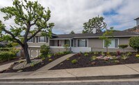 Building Photo - Desirable Farm Hill Estates Neighborhood
