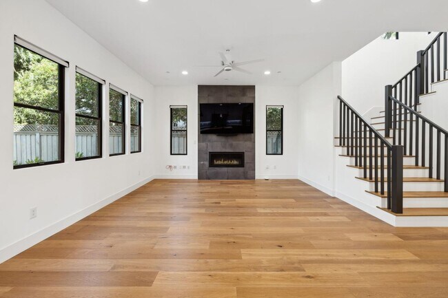 Building Photo - Luxurious Modern Single Family Home in West Menlo Park Available Now!