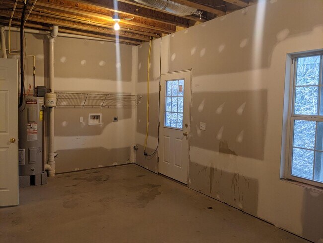 Building Photo - 3 Bedroom Townhouse for Rent in Waynesboro!
