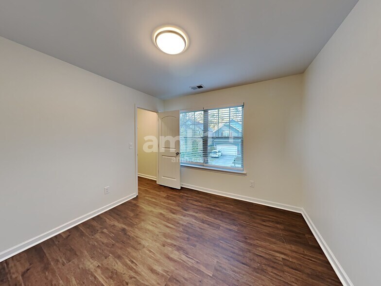 Building Photo - 977 Grenier Terrace NE